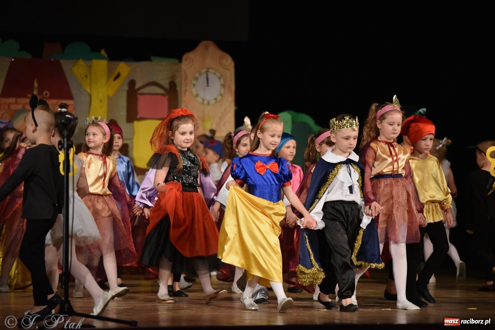 Zdjęcie w galerii na portalu naszraciborz.pl: Królewna Śnieżka na 50. urodziny Przedszkola nr 11 wiadomości z regionu