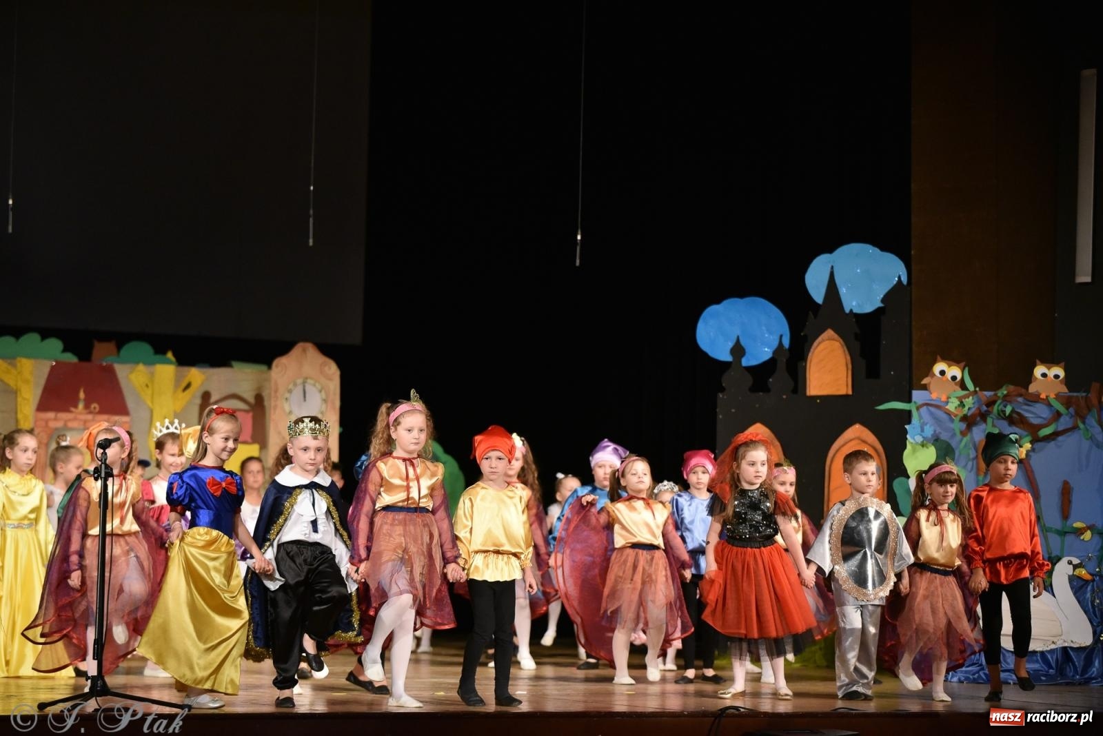 Zdjęcie w galerii na portalu naszraciborz.pl: Królewna Śnieżka na 50. urodziny Przedszkola nr 11 wiadomości z regionu