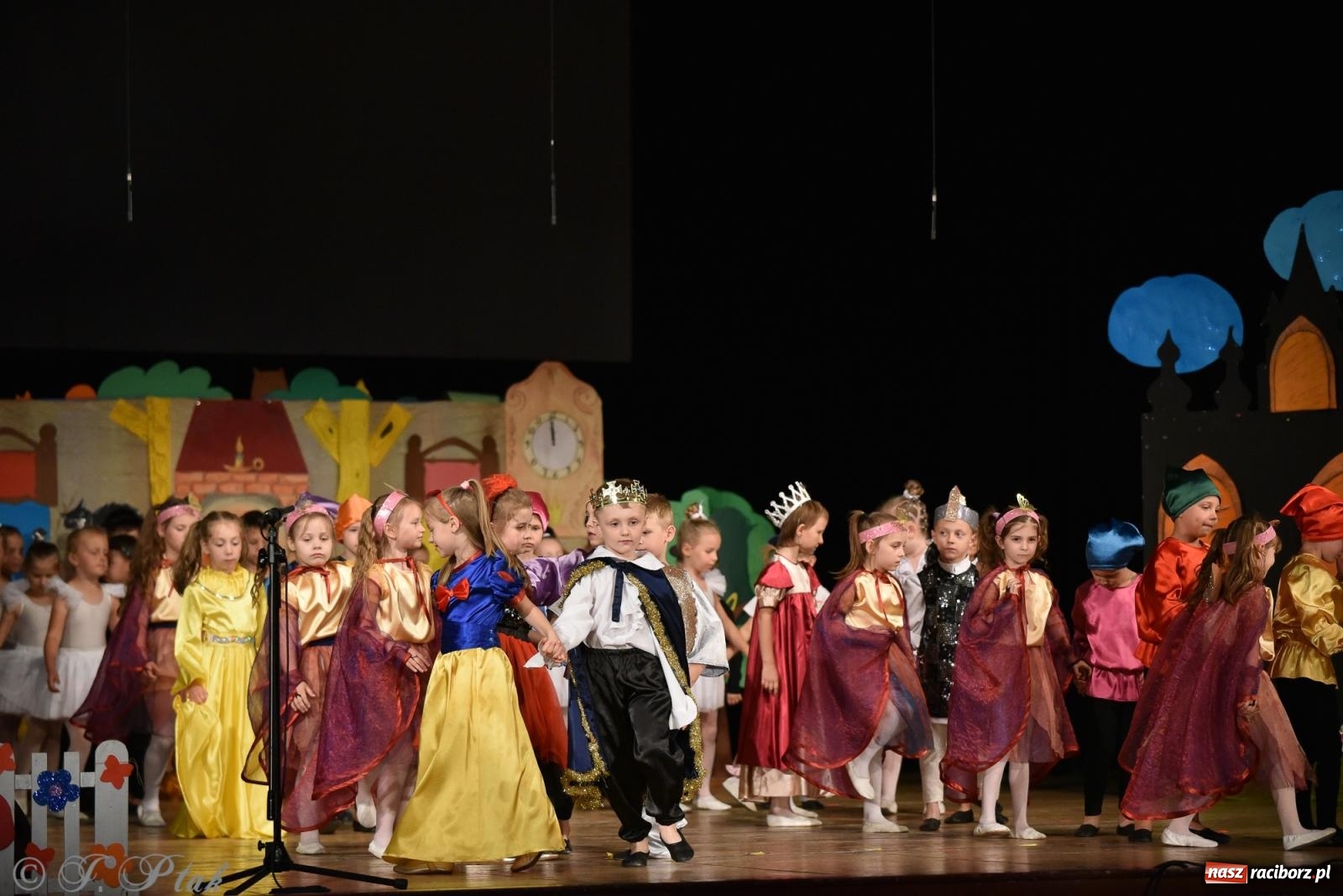 Zdjęcie w galerii na portalu naszraciborz.pl: Królewna Śnieżka na 50. urodziny Przedszkola nr 11 wiadomości z regionu
