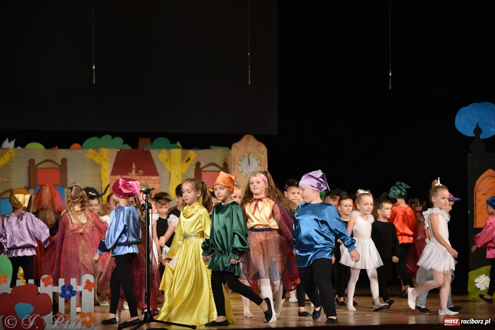 Zdjęcie w galerii na portalu naszraciborz.pl: Królewna Śnieżka na 50. urodziny Przedszkola nr 11 wiadomości z regionu