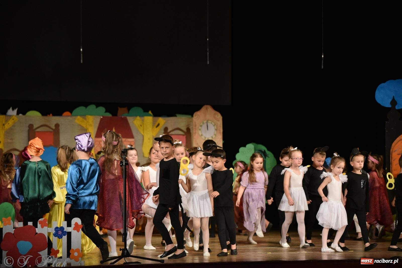 Zdjęcie w galerii na portalu naszraciborz.pl: Królewna Śnieżka na 50. urodziny Przedszkola nr 11 wiadomości z regionu