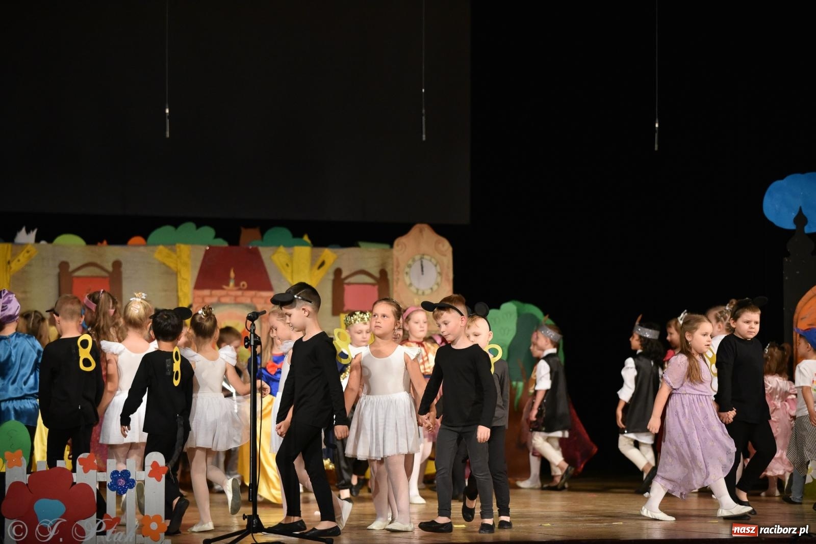 Zdjęcie w galerii na portalu naszraciborz.pl: Królewna Śnieżka na 50. urodziny Przedszkola nr 11 wiadomości z regionu