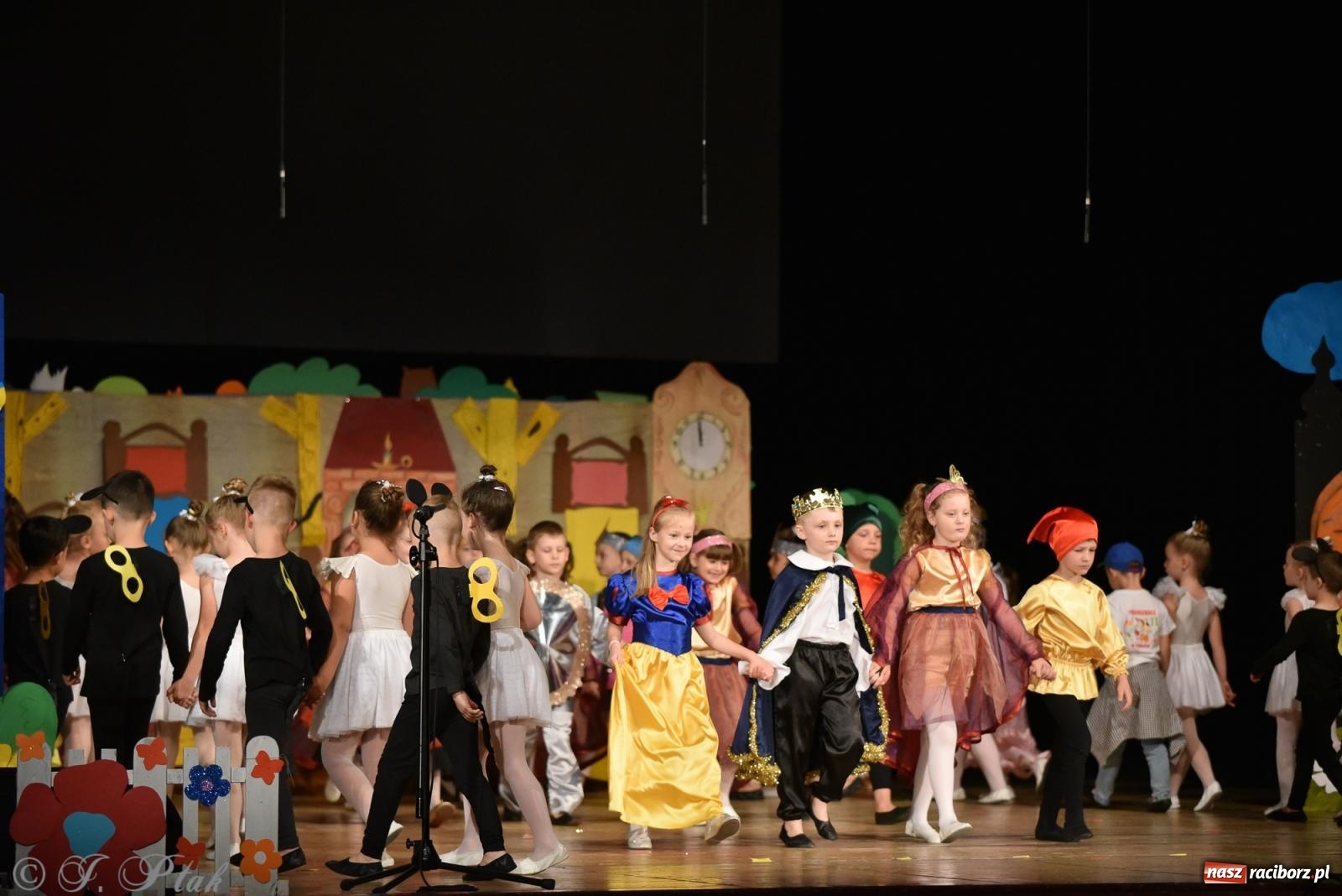 Zdjęcie w galerii na portalu naszraciborz.pl: Królewna Śnieżka na 50. urodziny Przedszkola nr 11 wiadomości z regionu