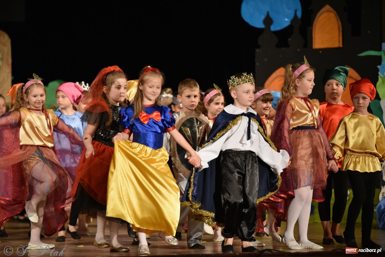 Zdjęcie w galerii na portalu naszraciborz.pl: Królewna Śnieżka na 50. urodziny Przedszkola nr 11 wiadomości z regionu