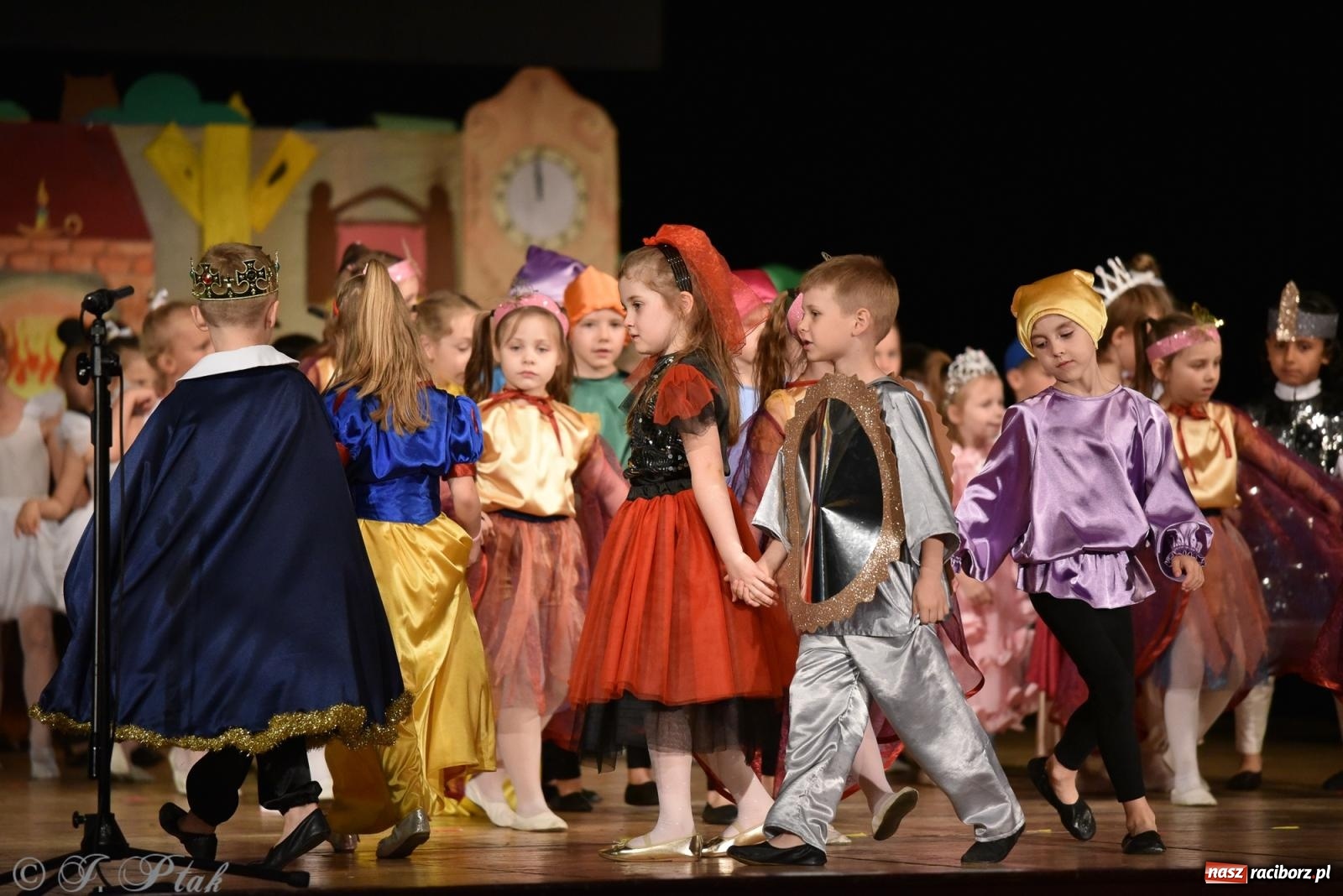 Zdjęcie w galerii na portalu naszraciborz.pl: Królewna Śnieżka na 50. urodziny Przedszkola nr 11 wiadomości z regionu