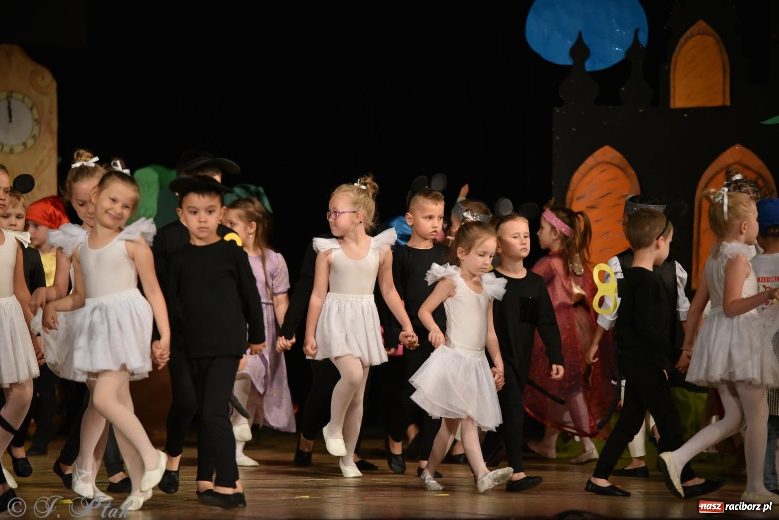 Zdjęcie w galerii na portalu naszraciborz.pl: Królewna Śnieżka na 50. urodziny Przedszkola nr 11 wiadomości z regionu