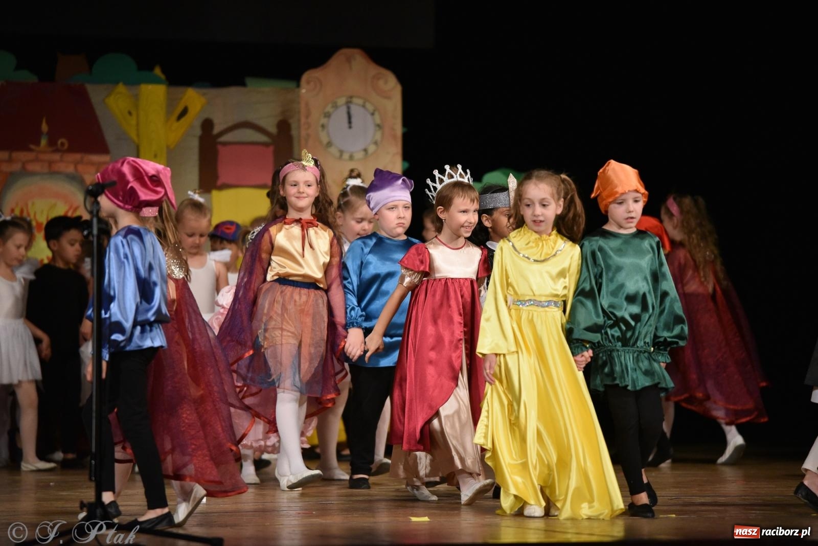 Zdjęcie w galerii na portalu naszraciborz.pl: Królewna Śnieżka na 50. urodziny Przedszkola nr 11 wiadomości z regionu