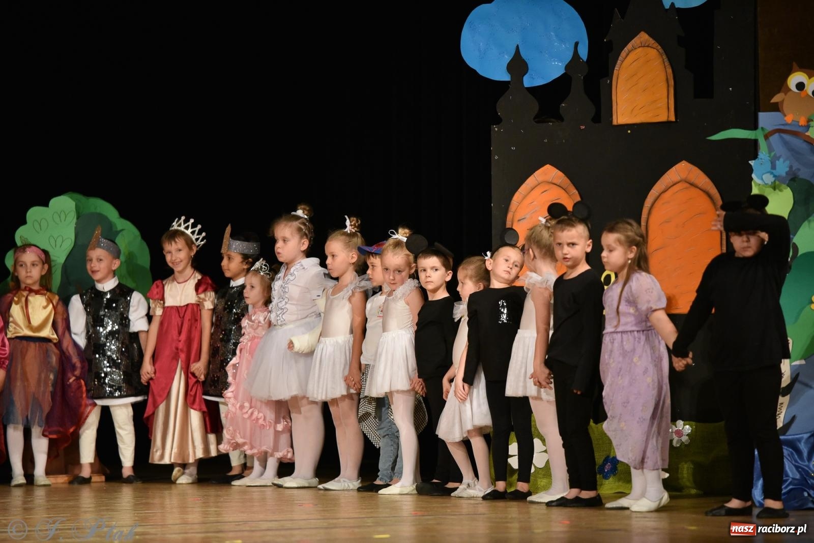 Zdjęcie w galerii na portalu naszraciborz.pl: Królewna Śnieżka na 50. urodziny Przedszkola nr 11 wiadomości z regionu