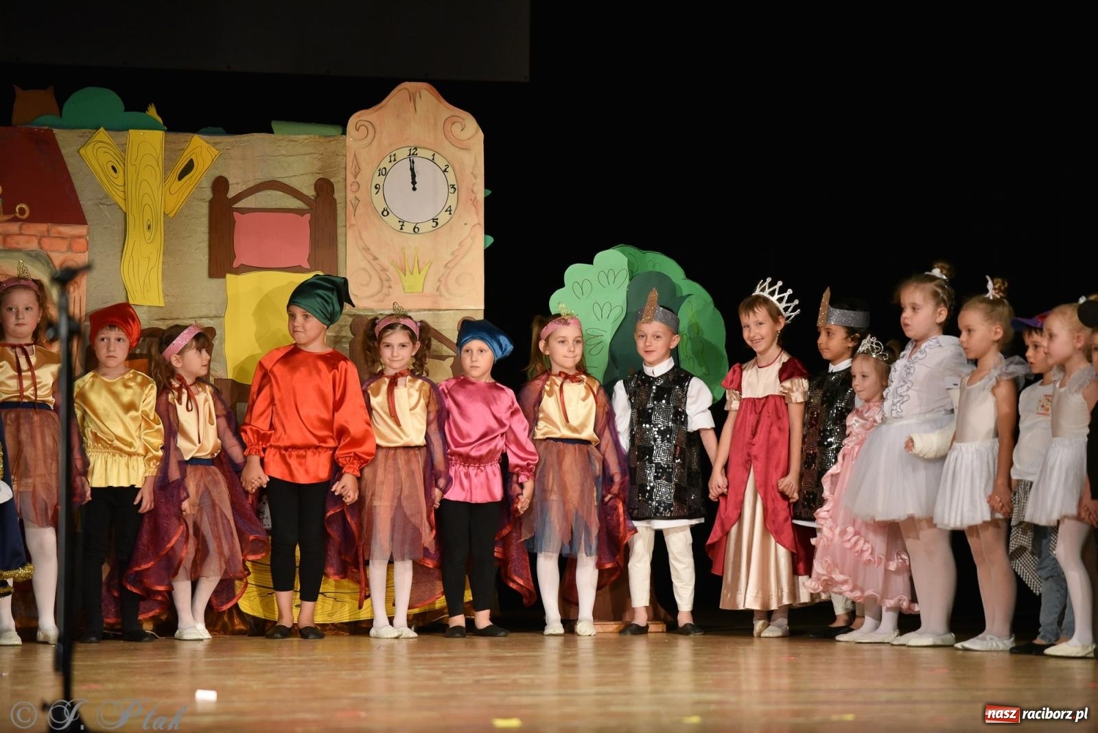 Zdjęcie w galerii na portalu naszraciborz.pl: Królewna Śnieżka na 50. urodziny Przedszkola nr 11 wiadomości z regionu