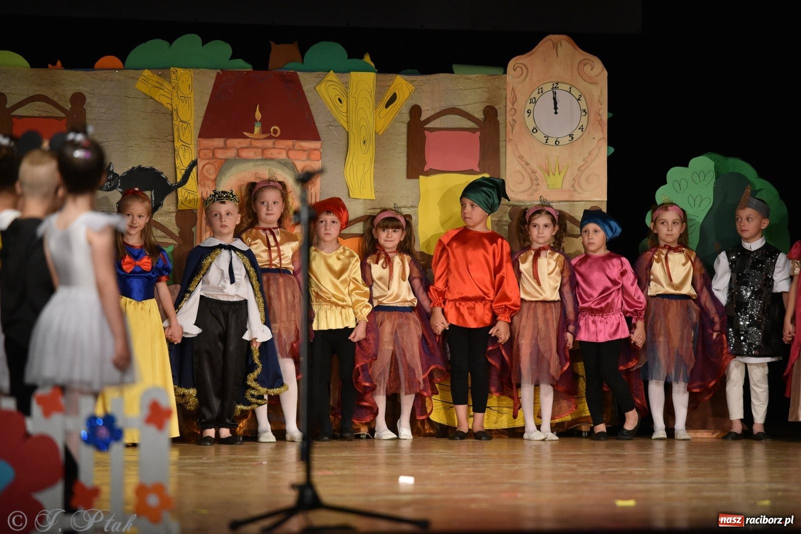 Zdjęcie w galerii na portalu naszraciborz.pl: Królewna Śnieżka na 50. urodziny Przedszkola nr 11 wiadomości z regionu