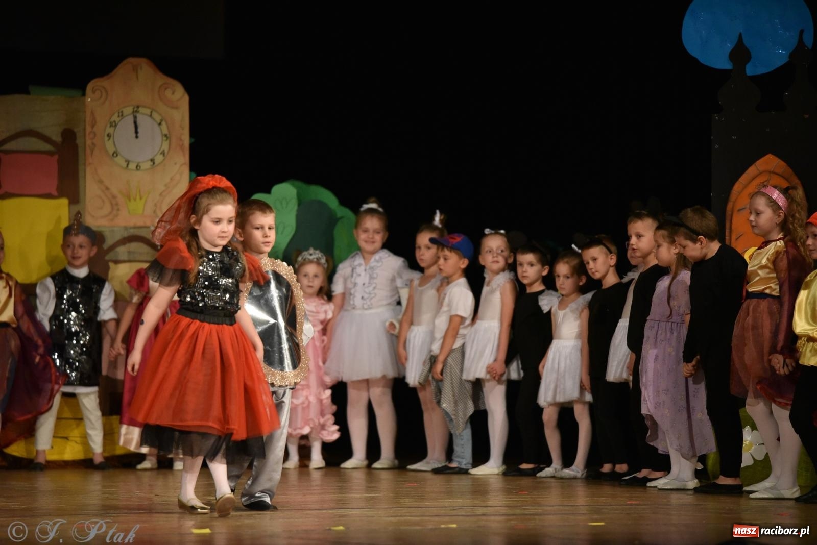 Zdjęcie w galerii na portalu naszraciborz.pl: Królewna Śnieżka na 50. urodziny Przedszkola nr 11 wiadomości z regionu