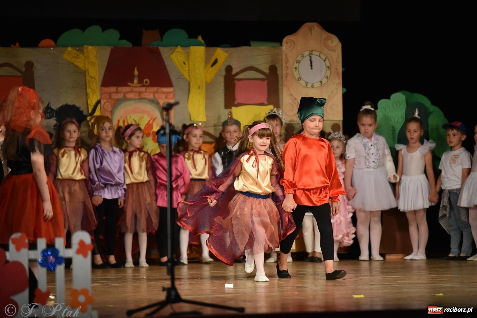 Zdjęcie w galerii na portalu naszraciborz.pl: Królewna Śnieżka na 50. urodziny Przedszkola nr 11 wiadomości z regionu