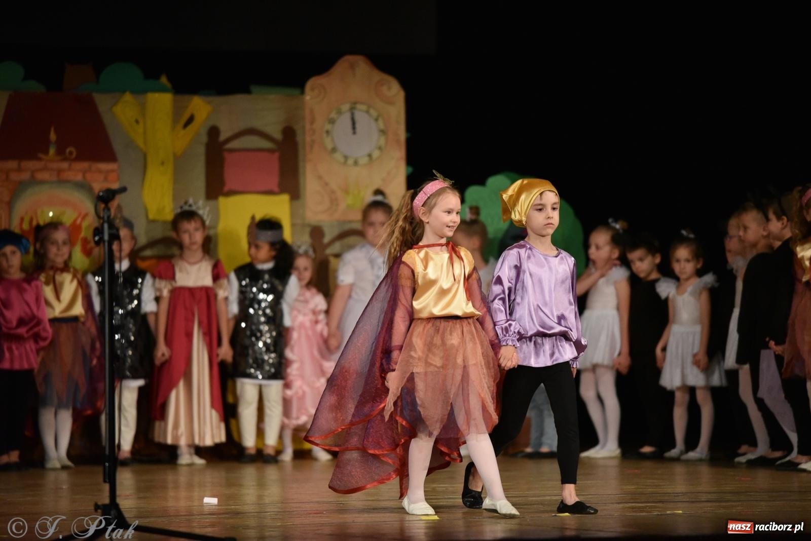 Zdjęcie w galerii na portalu naszraciborz.pl: Królewna Śnieżka na 50. urodziny Przedszkola nr 11 wiadomości z regionu