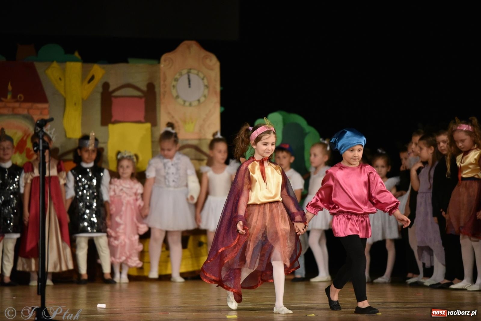 Zdjęcie w galerii na portalu naszraciborz.pl: Królewna Śnieżka na 50. urodziny Przedszkola nr 11 wiadomości z regionu