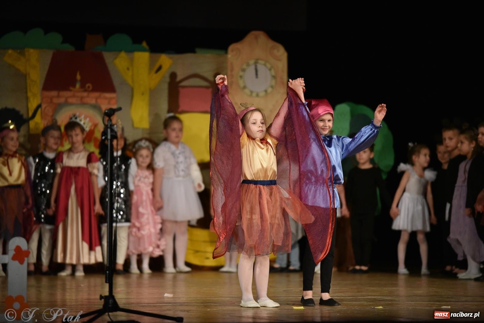 Zdjęcie w galerii na portalu naszraciborz.pl: Królewna Śnieżka na 50. urodziny Przedszkola nr 11 wiadomości z regionu