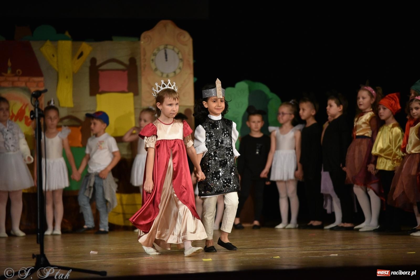 Zdjęcie w galerii na portalu naszraciborz.pl: Królewna Śnieżka na 50. urodziny Przedszkola nr 11 wiadomości z regionu