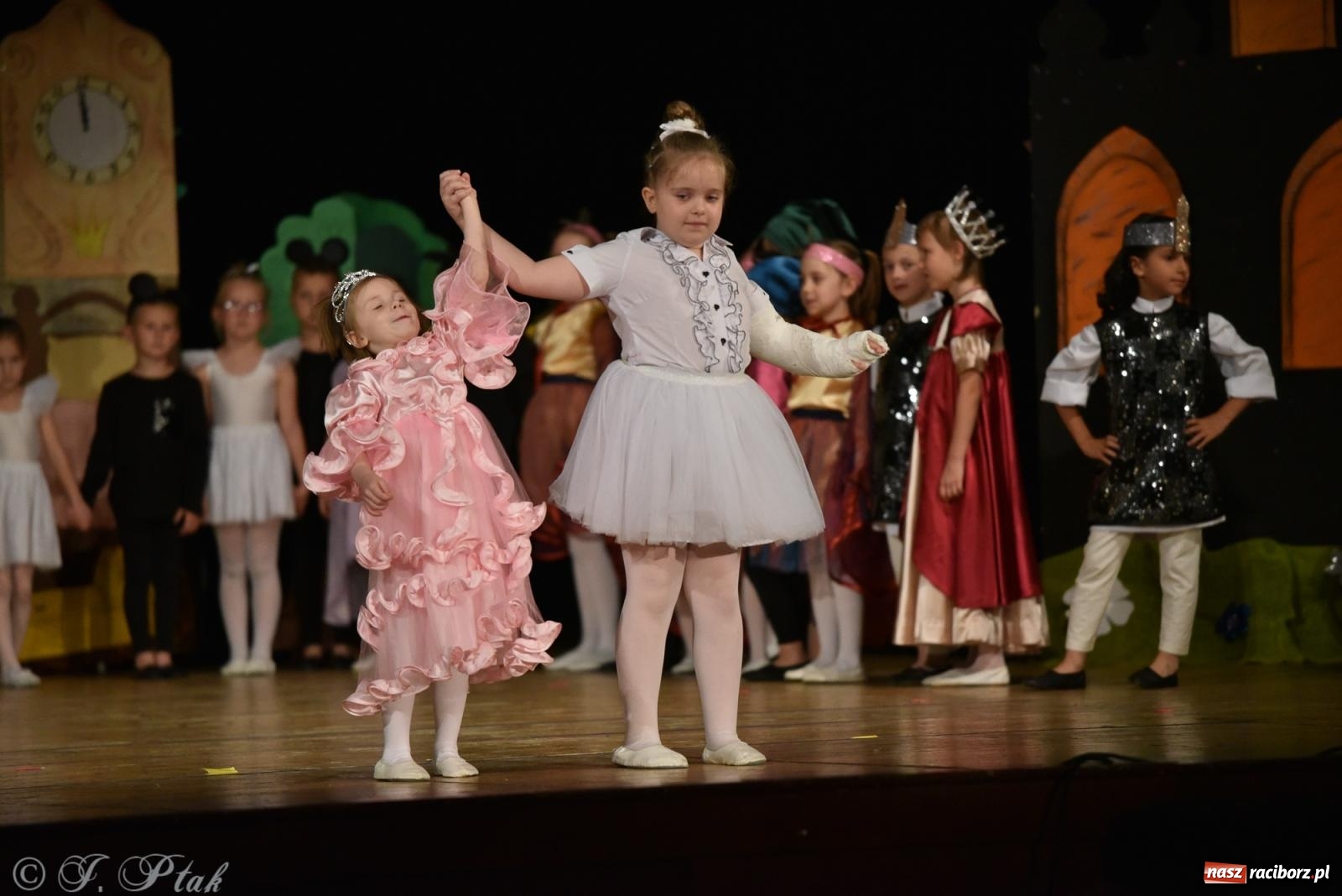 Zdjęcie w galerii na portalu naszraciborz.pl: Królewna Śnieżka na 50. urodziny Przedszkola nr 11 wiadomości z regionu