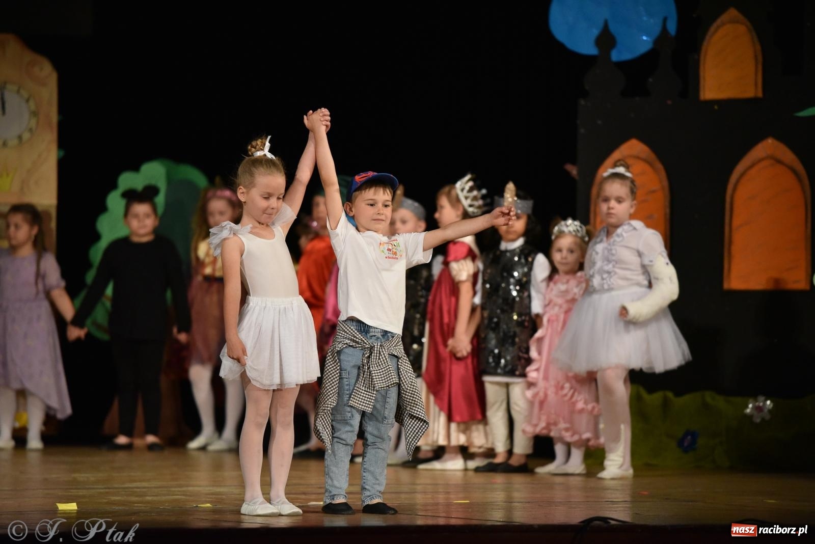 Zdjęcie w galerii na portalu naszraciborz.pl: Królewna Śnieżka na 50. urodziny Przedszkola nr 11 wiadomości z regionu