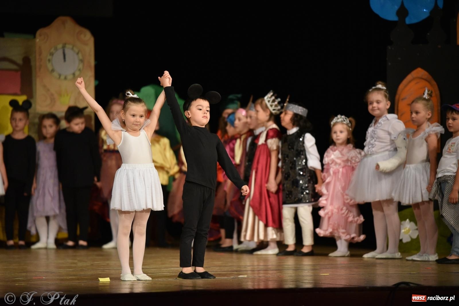 Zdjęcie w galerii na portalu naszraciborz.pl: Królewna Śnieżka na 50. urodziny Przedszkola nr 11 wiadomości z regionu