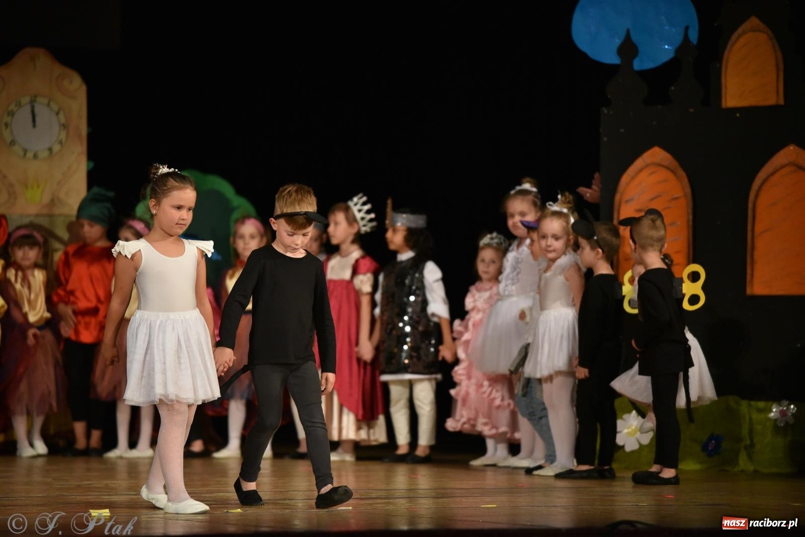 Zdjęcie w galerii na portalu naszraciborz.pl: Królewna Śnieżka na 50. urodziny Przedszkola nr 11 wiadomości z regionu