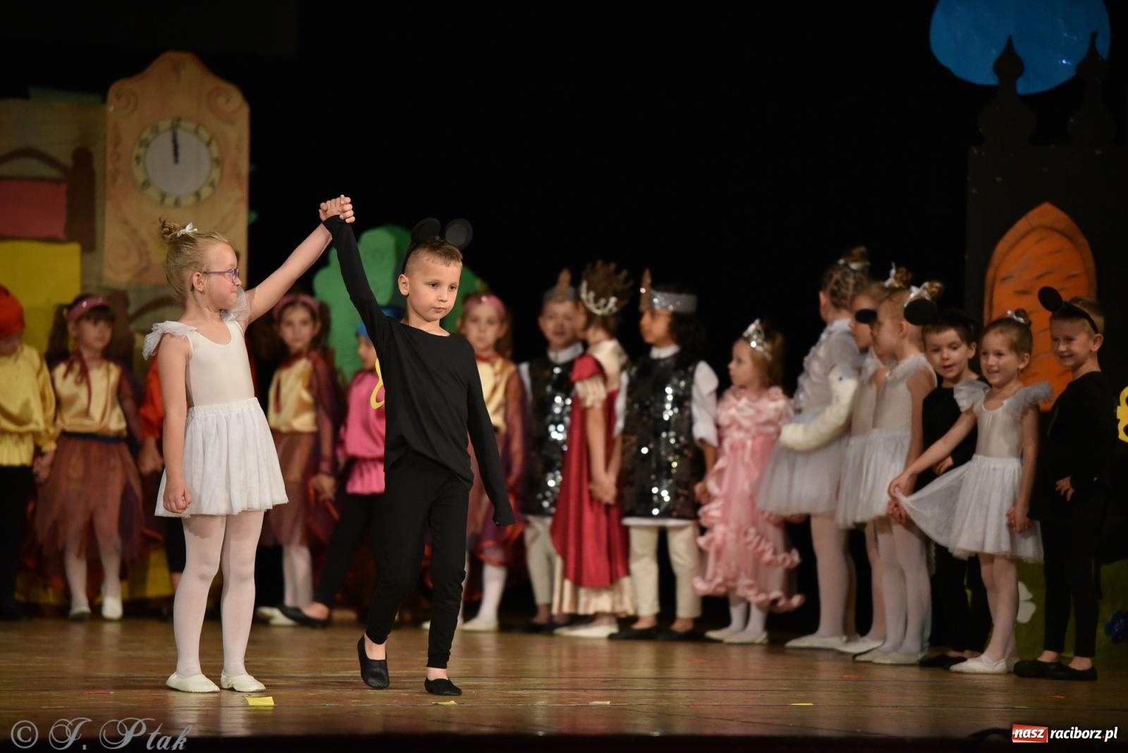 Zdjęcie w galerii na portalu naszraciborz.pl: Królewna Śnieżka na 50. urodziny Przedszkola nr 11 wiadomości z regionu