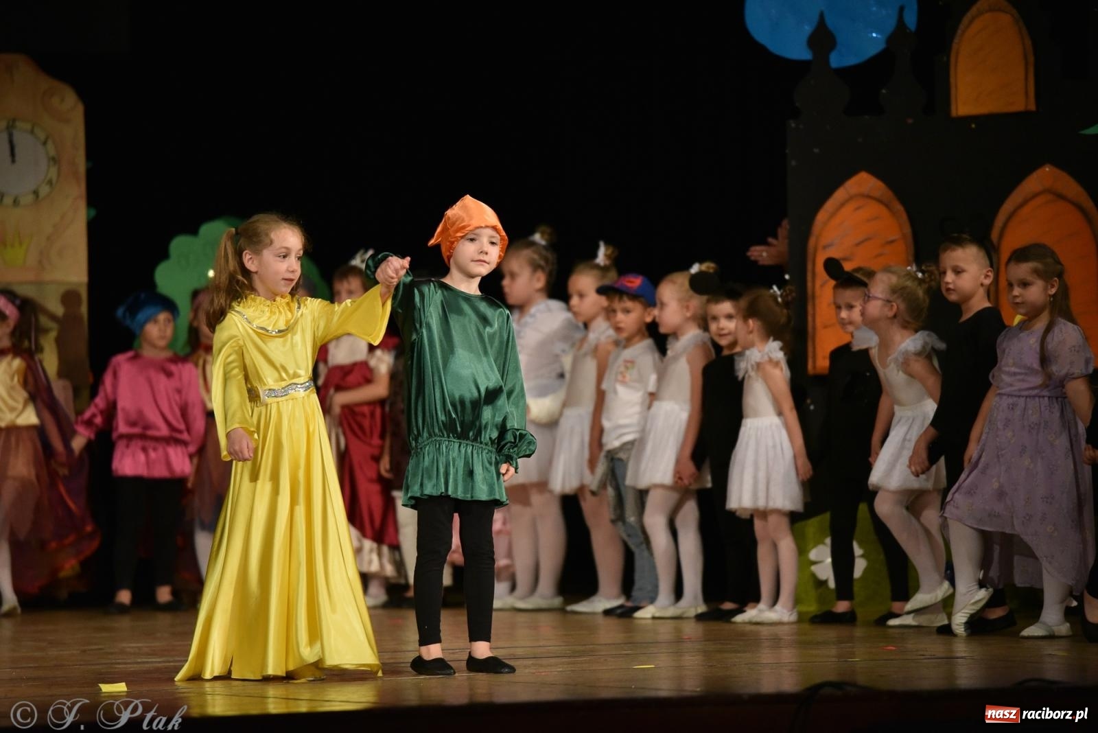 Zdjęcie w galerii na portalu naszraciborz.pl: Królewna Śnieżka na 50. urodziny Przedszkola nr 11 wiadomości z regionu