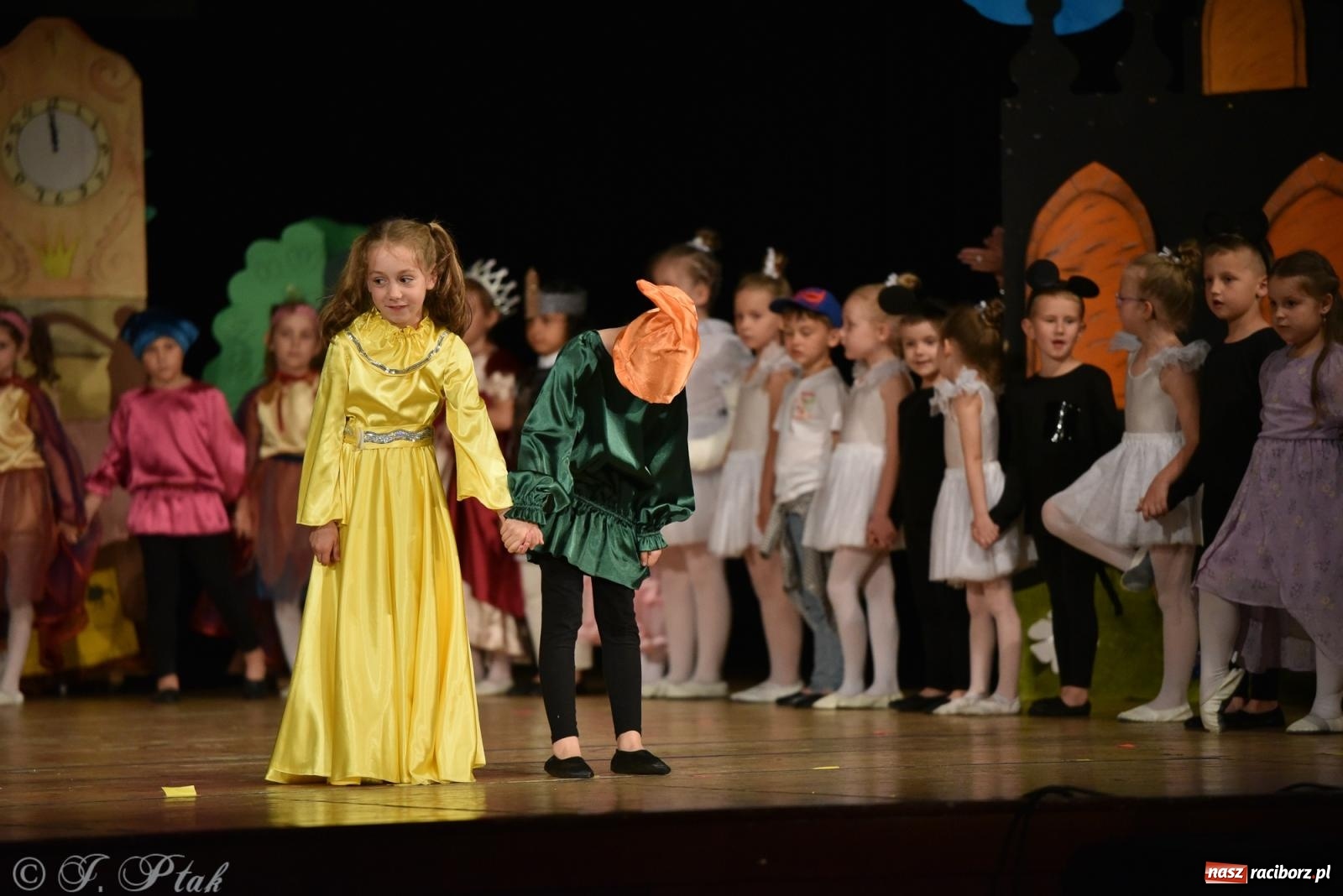 Zdjęcie w galerii na portalu naszraciborz.pl: Królewna Śnieżka na 50. urodziny Przedszkola nr 11 wiadomości z regionu