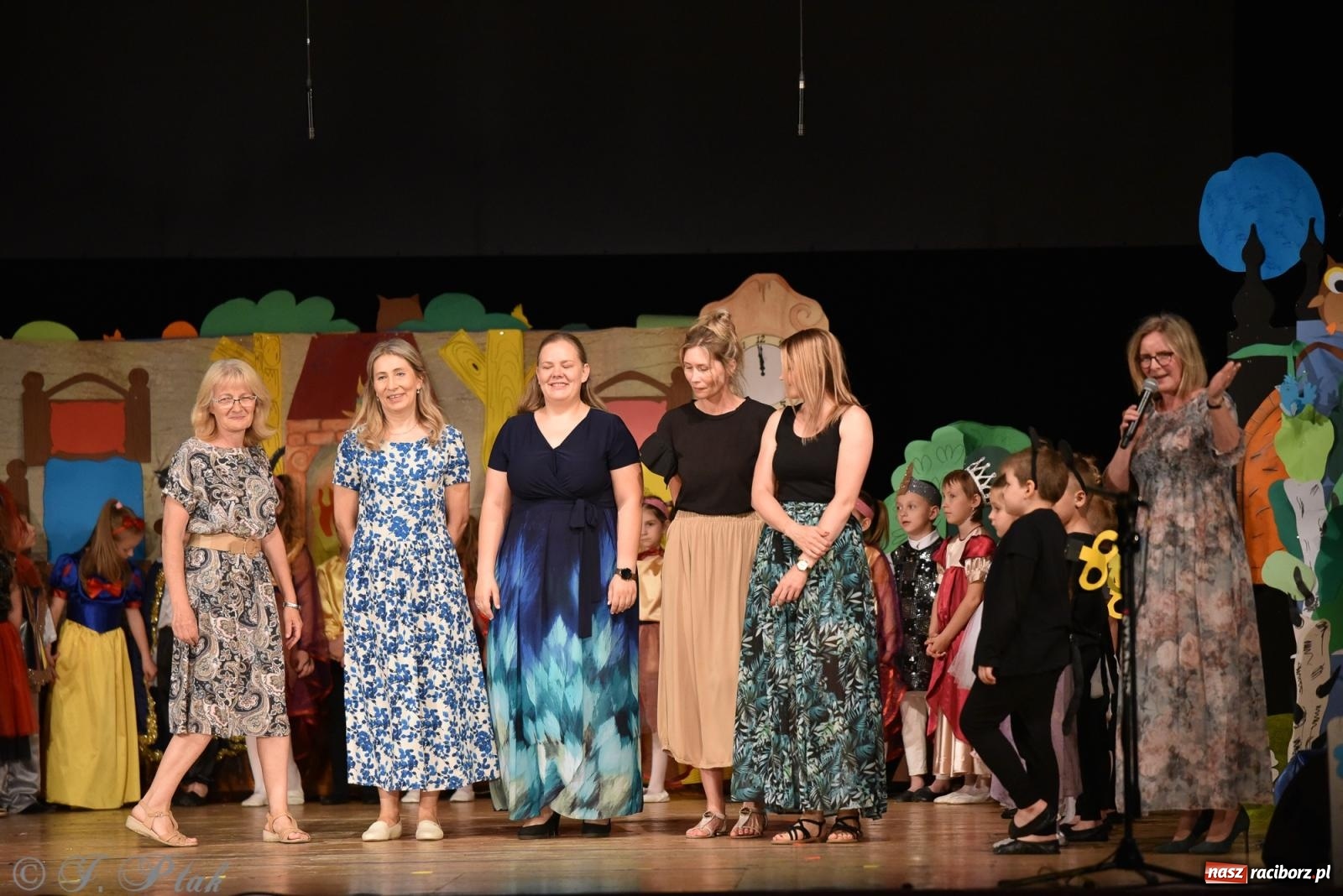 Zdjęcie w galerii na portalu naszraciborz.pl: Królewna Śnieżka na 50. urodziny Przedszkola nr 11 wiadomości z regionu