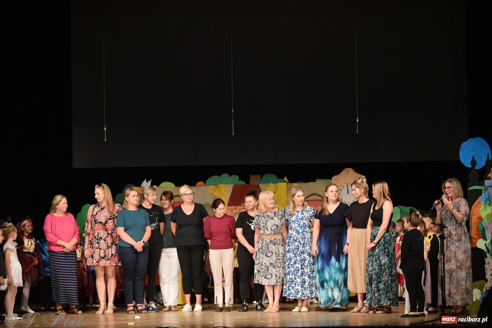 Zdjęcie w galerii na portalu naszraciborz.pl: Królewna Śnieżka na 50. urodziny Przedszkola nr 11 wiadomości z regionu