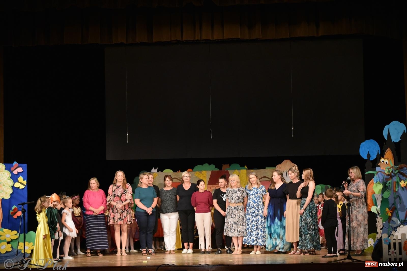 Zdjęcie w galerii na portalu naszraciborz.pl: Królewna Śnieżka na 50. urodziny Przedszkola nr 11 wiadomości z regionu