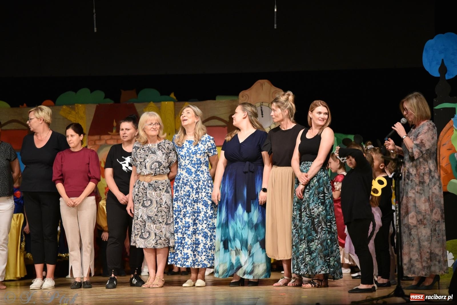 Zdjęcie w galerii na portalu naszraciborz.pl: Królewna Śnieżka na 50. urodziny Przedszkola nr 11 wiadomości z regionu