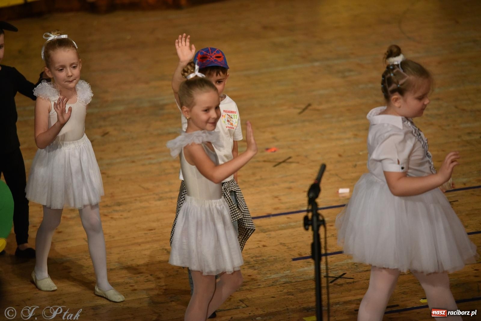 Zdjęcie w galerii na portalu naszraciborz.pl: Królewna Śnieżka na 50. urodziny Przedszkola nr 11 wiadomości z regionu