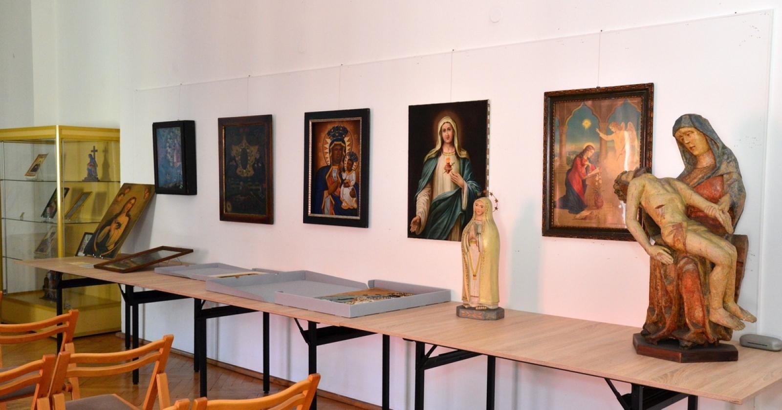 Zdjęcie w galerii na portalu naszraciborz.pl: Maryjne akcenty w raciborskim Muzeum wiadomości z regionu