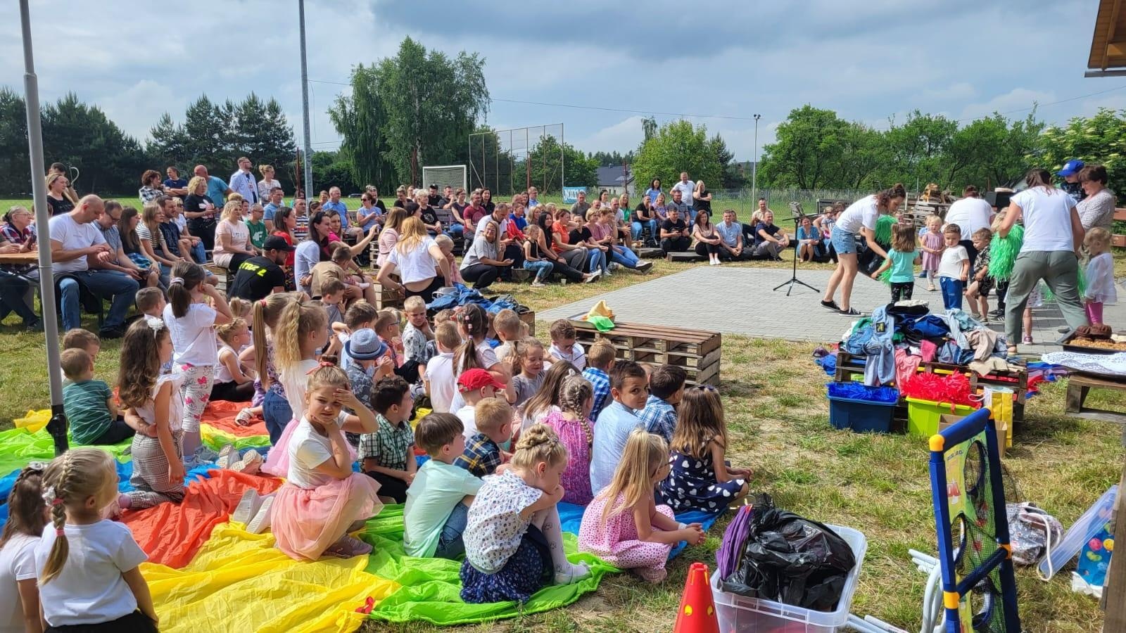 Zdjęcie w galerii na portalu naszraciborz.pl: Przedszkolny piknik w Brzozowym Gaju wiadomości z regionu
