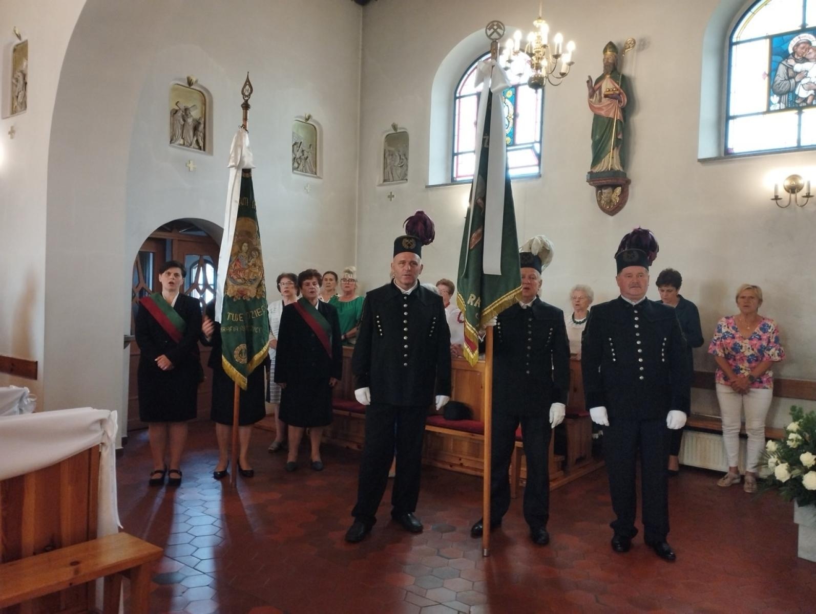 Zdjęcie w galerii na portalu naszraciborz.pl: 30-lecie kapłaństwa raszczyckiego proboszcza wiadomości z regionu