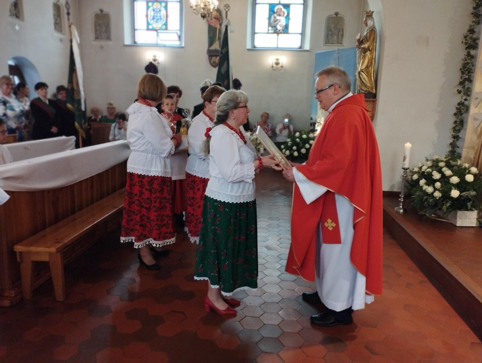 Zdjęcie w galerii na portalu naszraciborz.pl: 30-lecie kapłaństwa raszczyckiego proboszcza wiadomości z regionu