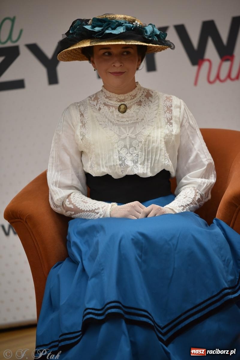 Zdjęcie w galerii na portalu naszraciborz.pl: Zamkowa noc i przejazdy bryczką [FOTO i WIDEO] wiadomości z regionu