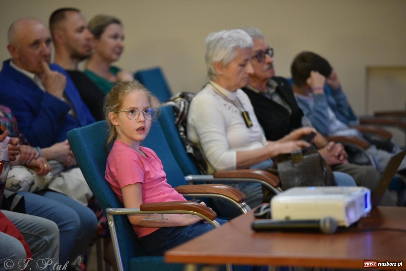 Zdjęcie w galerii na portalu naszraciborz.pl: Zamkowa noc i przejazdy bryczką [FOTO i WIDEO] wiadomości z regionu
