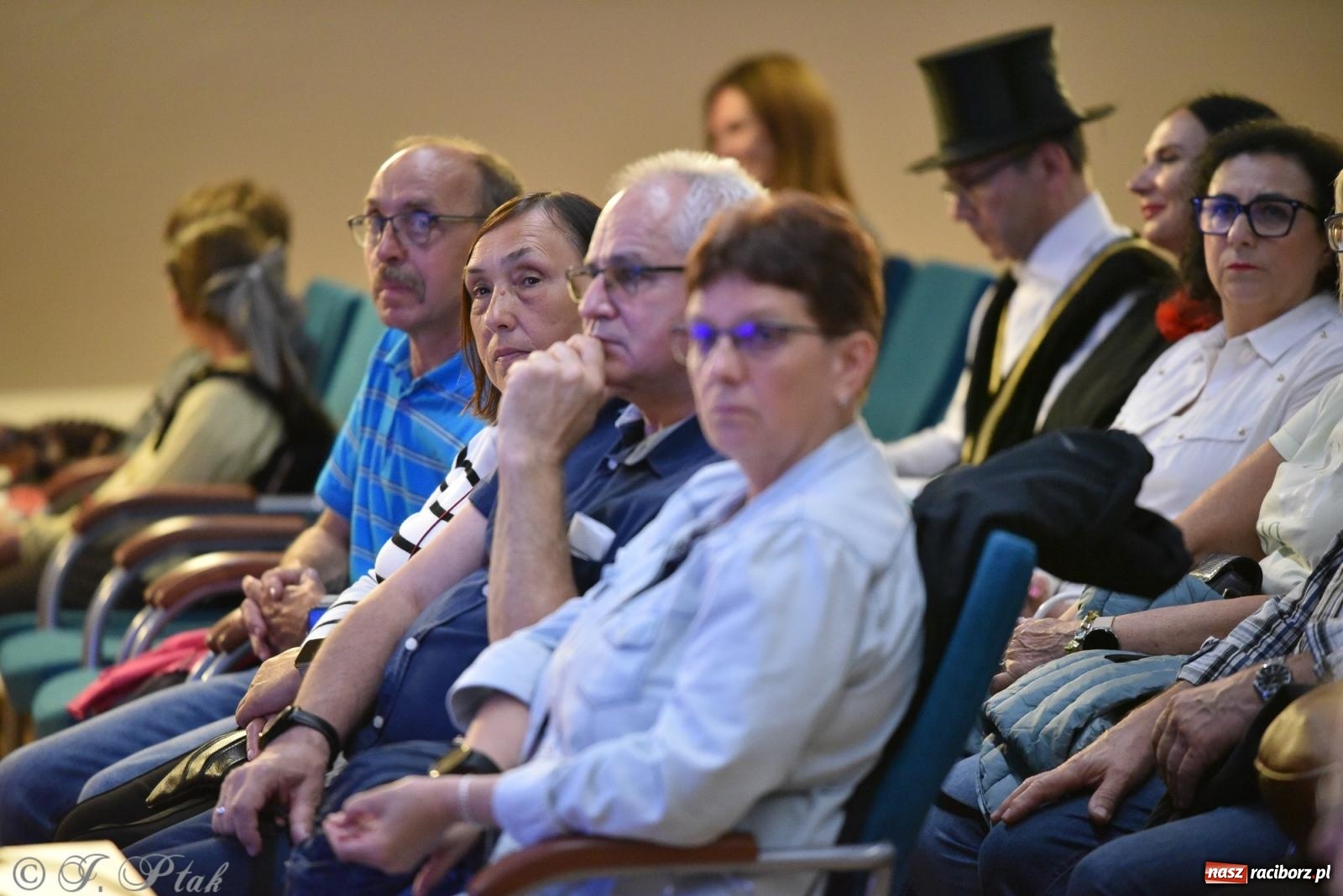 Zdjęcie w galerii na portalu naszraciborz.pl: Zamkowa noc i przejazdy bryczką [FOTO i WIDEO] wiadomości z regionu