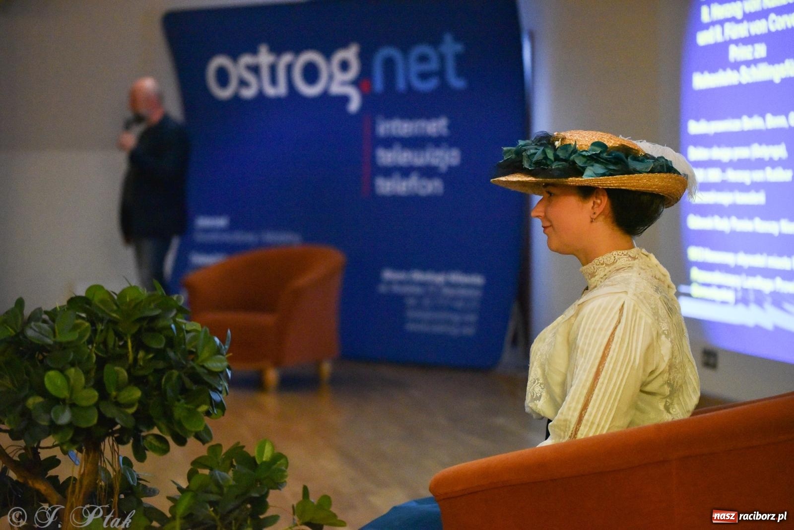 Zdjęcie w galerii na portalu naszraciborz.pl: Zamkowa noc i przejazdy bryczką [FOTO i WIDEO] wiadomości z regionu