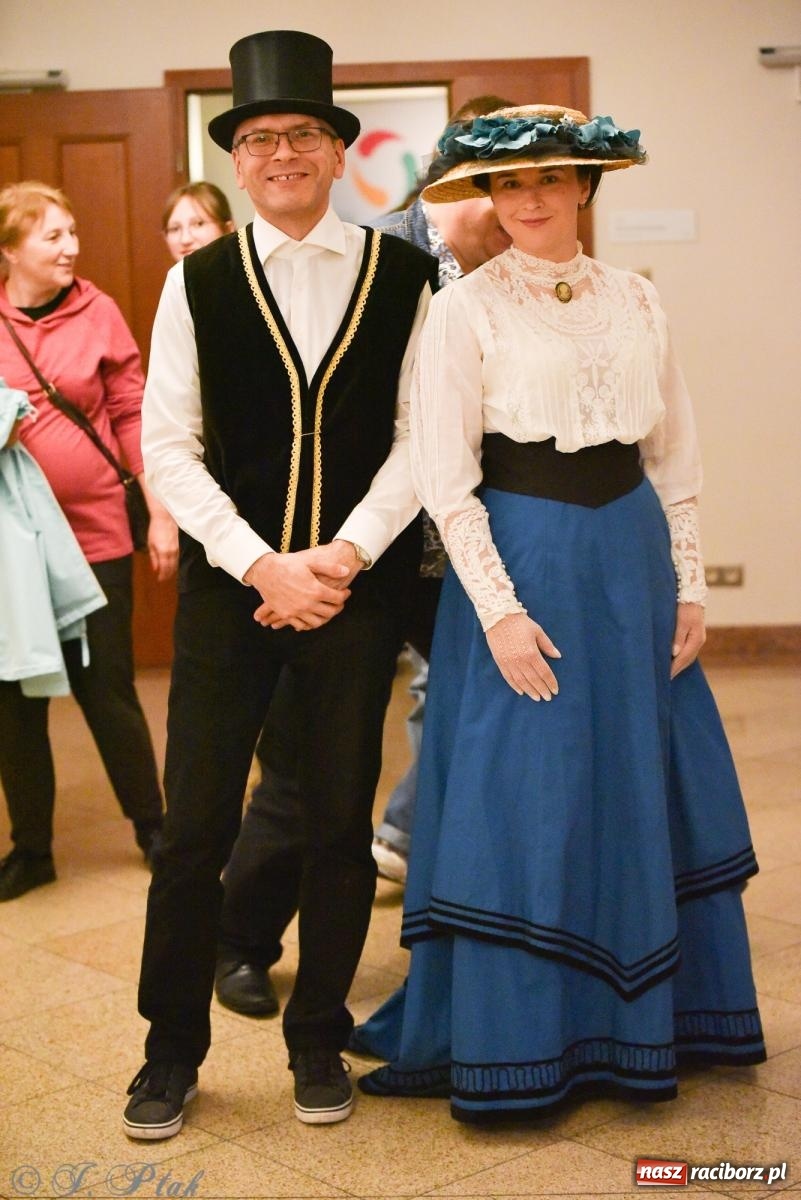 Zdjęcie w galerii na portalu naszraciborz.pl: Zamkowa noc i przejazdy bryczką [FOTO i WIDEO] wiadomości z regionu