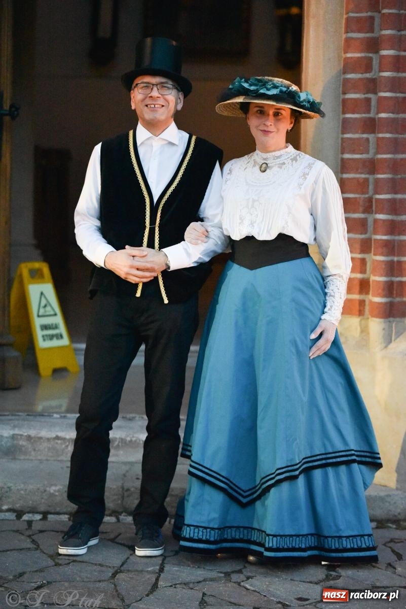 Zdjęcie w galerii na portalu naszraciborz.pl: Zamkowa noc i przejazdy bryczką [FOTO i WIDEO] wiadomości z regionu