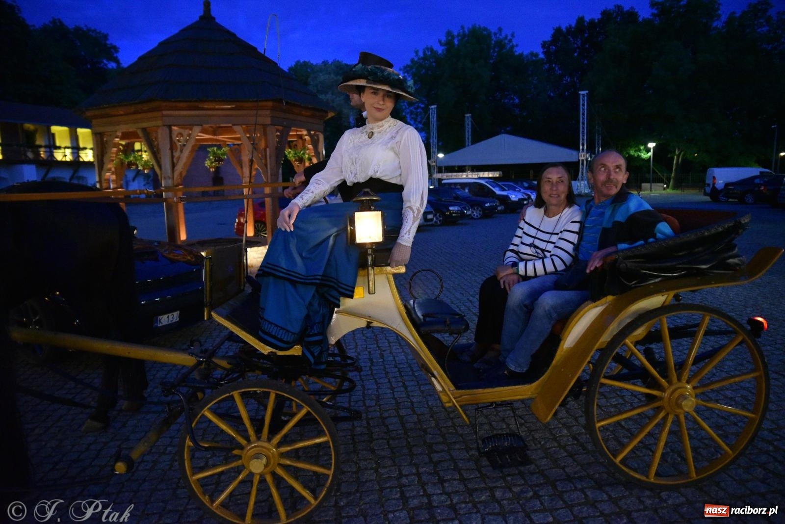 Zdjęcie w galerii na portalu naszraciborz.pl: Zamkowa noc i przejazdy bryczką [FOTO i WIDEO] wiadomości z regionu