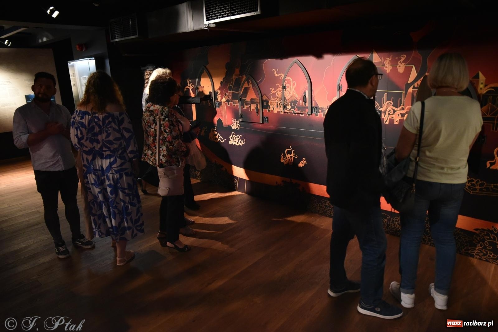 Zdjęcie w galerii na portalu naszraciborz.pl: Zamkowa noc i przejazdy bryczką [FOTO i WIDEO] wiadomości z regionu