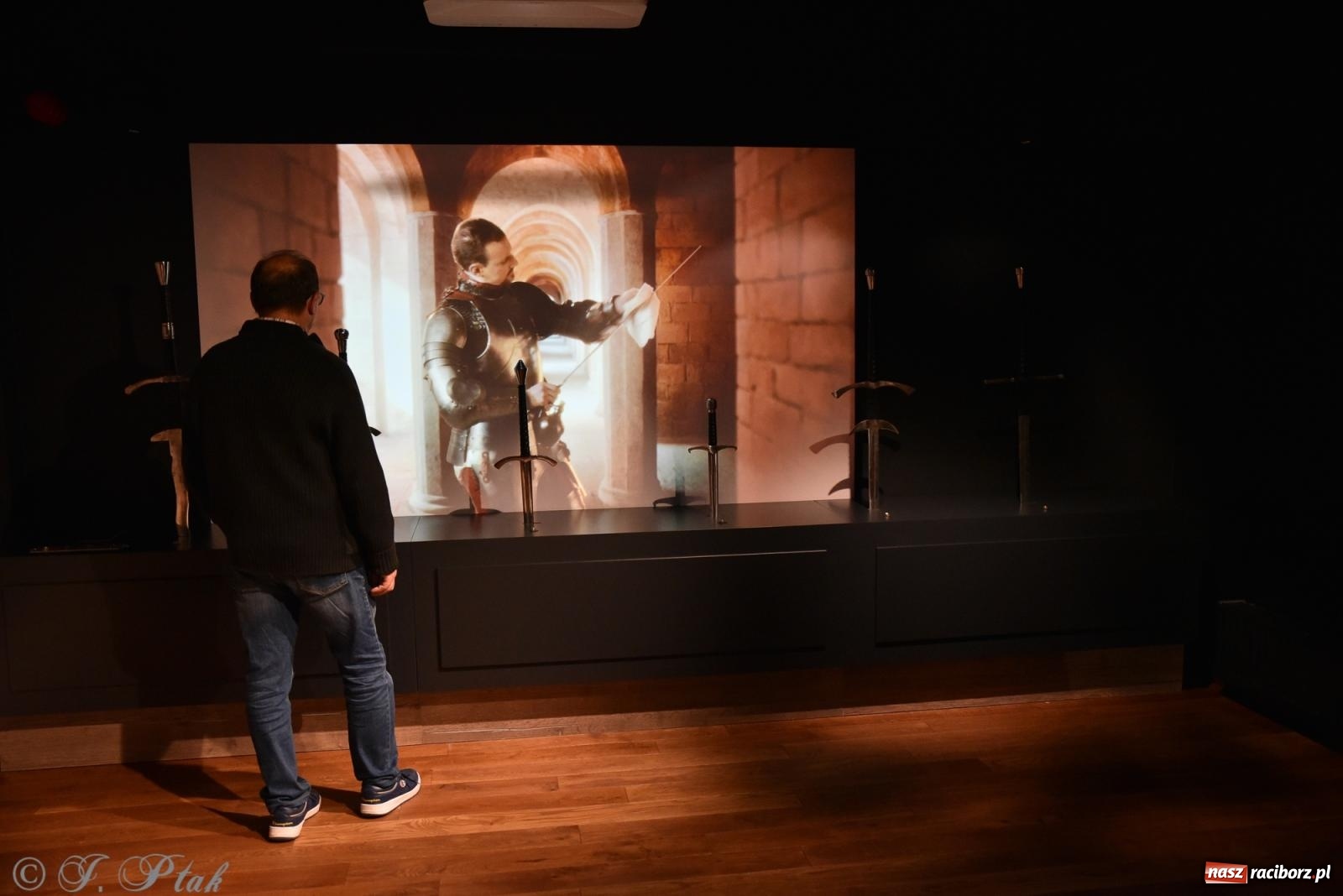 Zdjęcie w galerii na portalu naszraciborz.pl: Zamkowa noc i przejazdy bryczką [FOTO i WIDEO] wiadomości z regionu