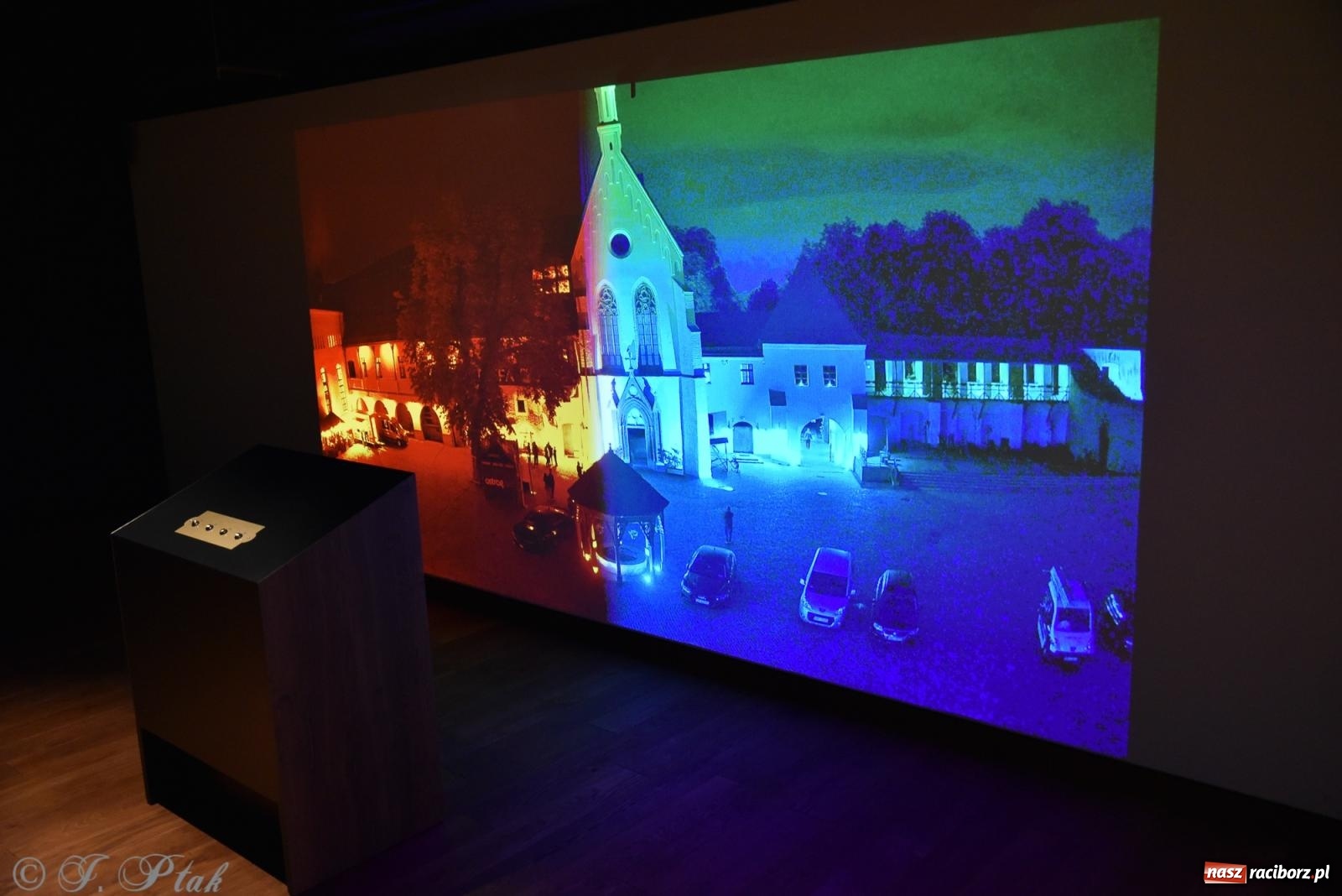 Zdjęcie w galerii na portalu naszraciborz.pl: Zamkowa noc i przejazdy bryczką [FOTO i WIDEO] wiadomości z regionu