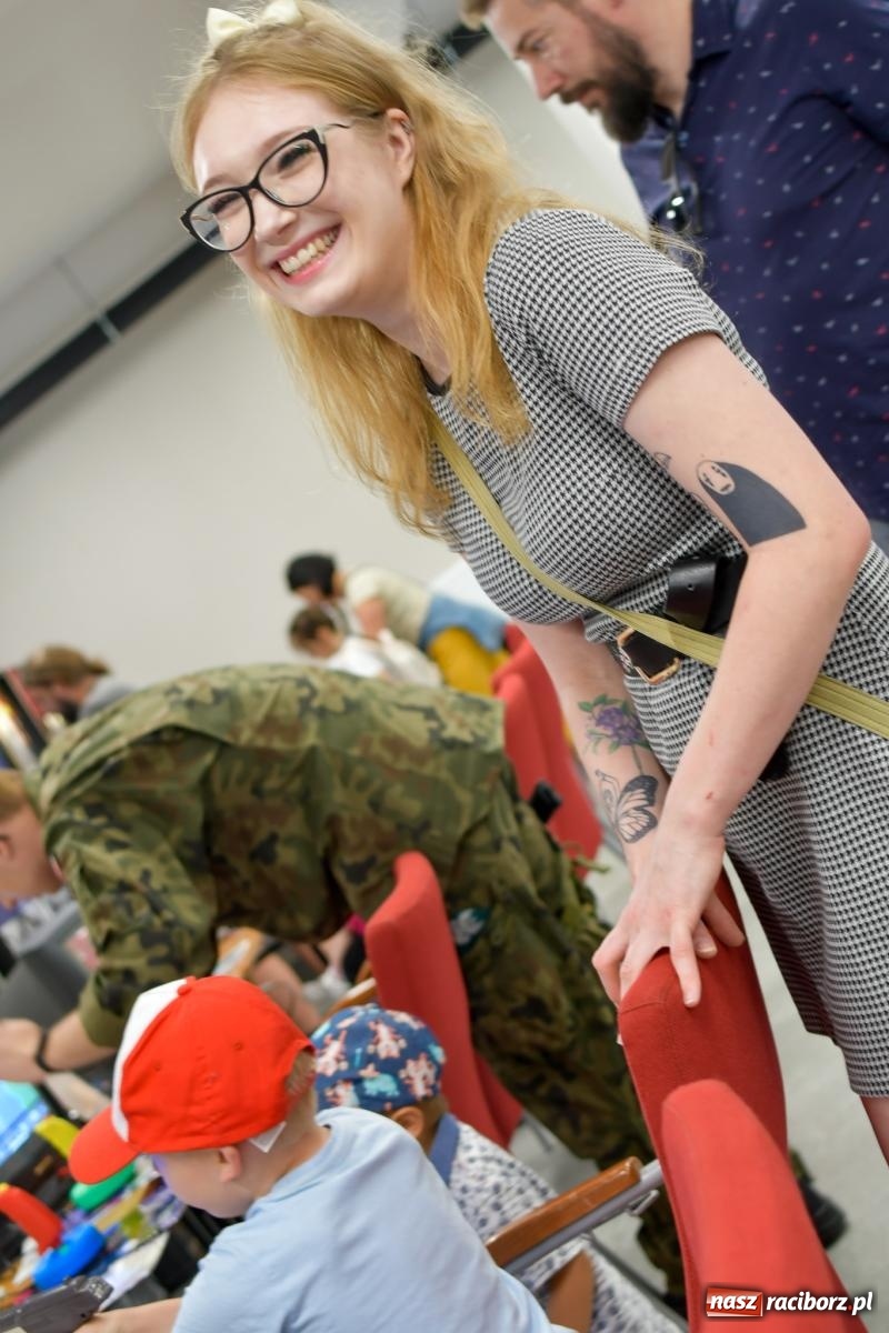 Zdjęcie w galerii na portalu naszraciborz.pl: @ZAMEK. W dawnej siedzibie Piastów trwa festiwal gamingowy wiadomości z regionu