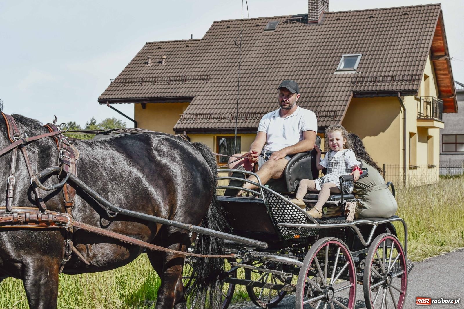 Zdjęcie w galerii na portalu naszraciborz.pl: W Brzeziu dochowali tradycji. Procesja na św. Urbana wiadomości z regionu