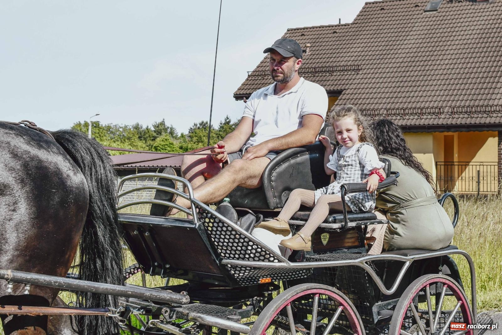 Zdjęcie w galerii na portalu naszraciborz.pl: W Brzeziu dochowali tradycji. Procesja na św. Urbana wiadomości z regionu