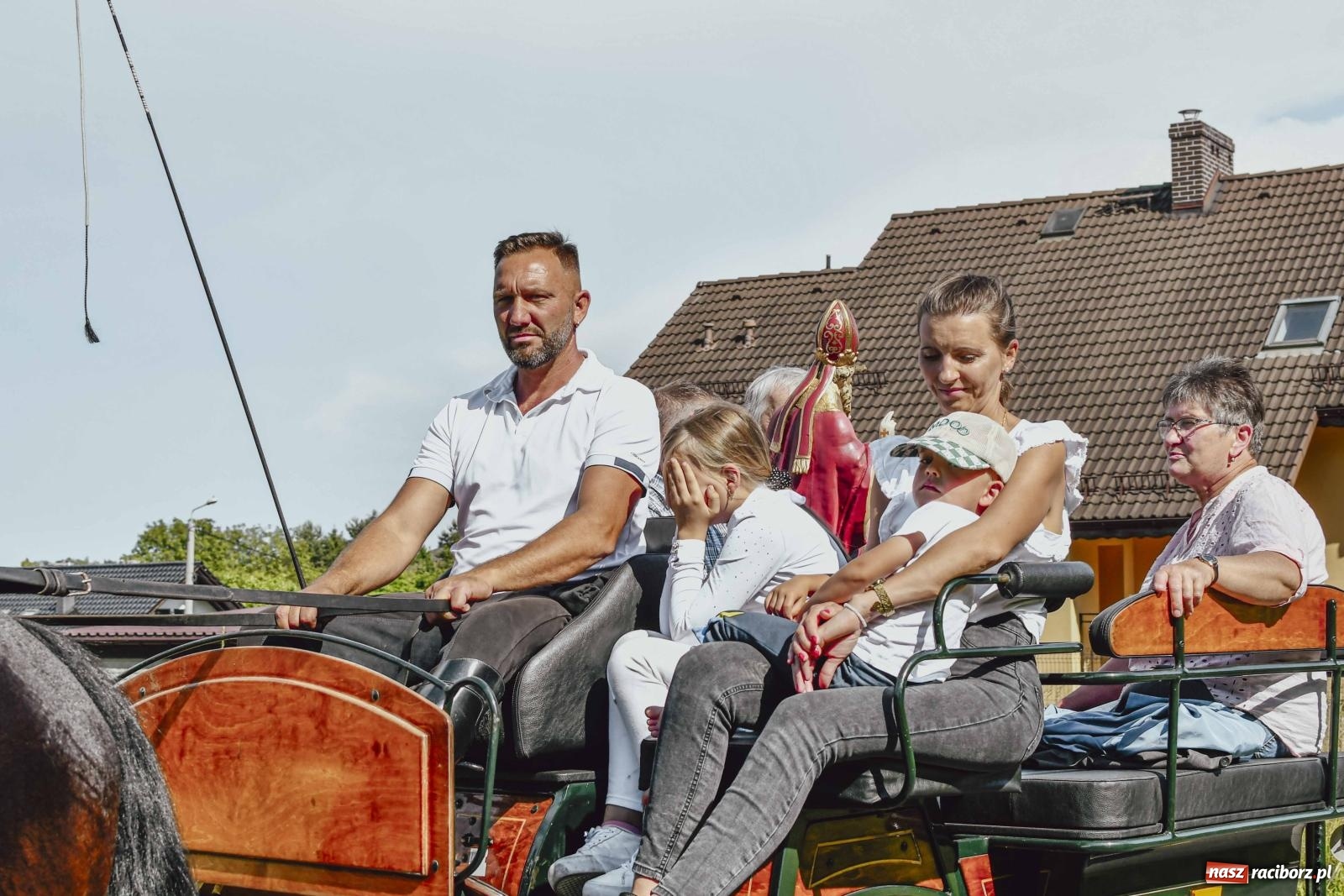 Zdjęcie w galerii na portalu naszraciborz.pl: W Brzeziu dochowali tradycji. Procesja na św. Urbana wiadomości z regionu